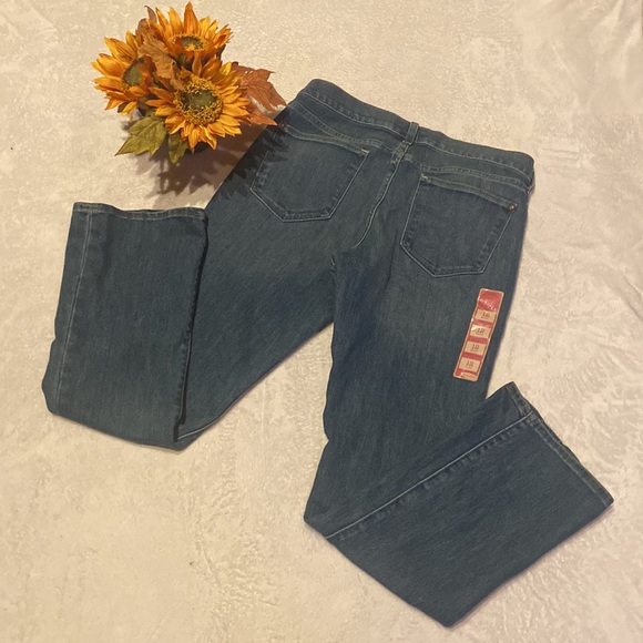 NWT OLD NAVY The Flirt Size 12 Short Boot Cut Blue Jeans - Picture 9 of 10